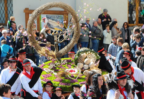 Bormio: la sfilata dei Pasquali